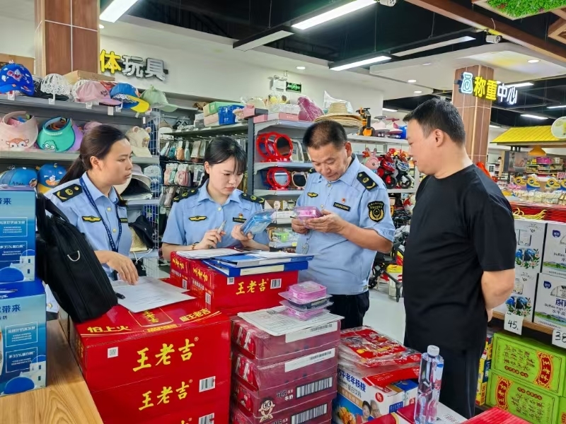 融水開展知識產權領域執法監管服務行動，規范日用百貨銷售市場